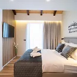 Seafront Sunset Studio&rooms شقة *