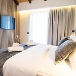 Seafront Sunset Studio&rooms شقة زادار
