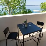 Seafront Sunset Studio&rooms شقة زادار