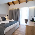 Seafront Sunset Studio&rooms شقة زادار