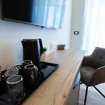 Seafront Sunset Studio&rooms شقة زادار