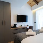 Seafront Sunset Studio&rooms شقة زادار