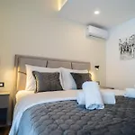 Seafront Sunset Studio&rooms شقة *