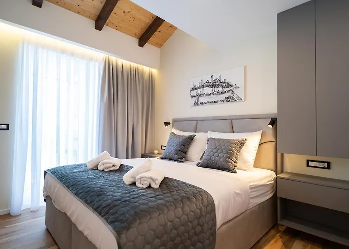 Seafront Sunset Studio&rooms ザダル