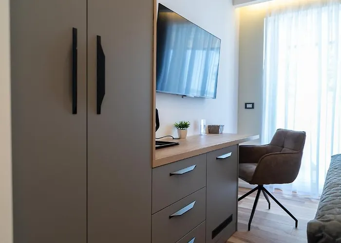 Seafront Sunset Studio&rooms ザダル