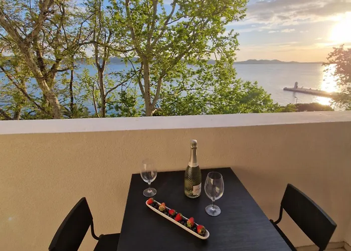 Seafront Sunset Studio&rooms アパート ザダル