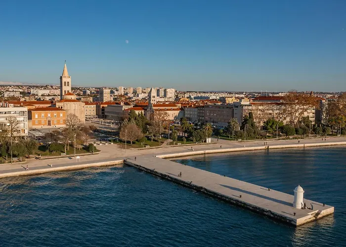 Seafront Sunset Studio&rooms ザダル