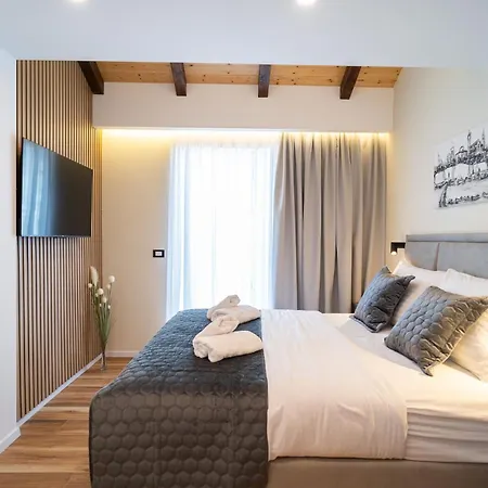 Seafront Sunset Studio&rooms Апартаменти *