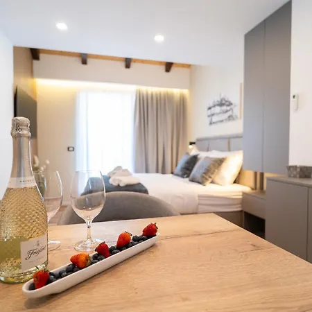 Seafront Sunset Studio&rooms Апартаменти