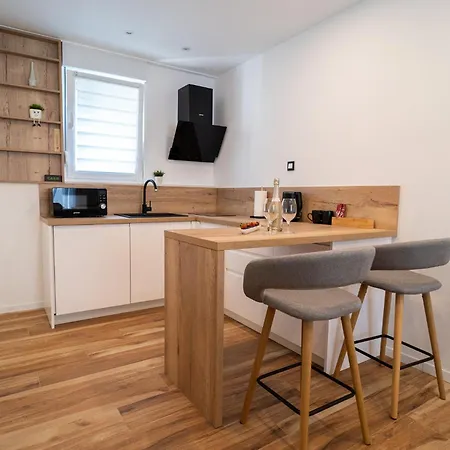 Seafront Sunset Studio&rooms Апартаменти *