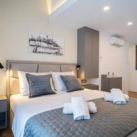 Seafront Sunset Studio&rooms 자다르