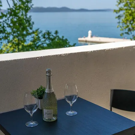 Апартаменти Seafront Sunset Studio&rooms Задар