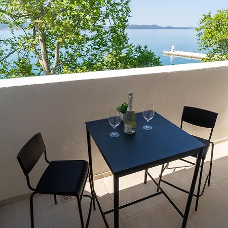 Seafront Sunset Studio&rooms Апартаменти Задар