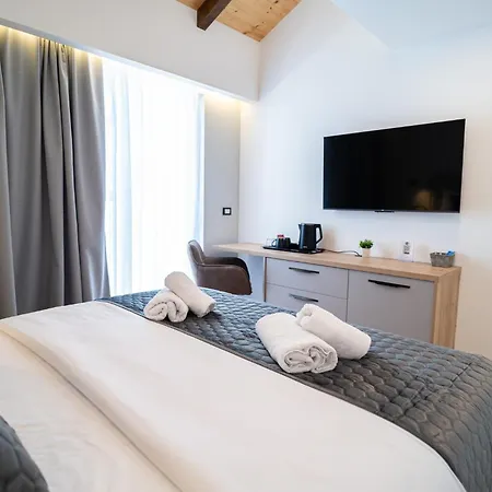 Seafront Sunset Studio&rooms 자다르