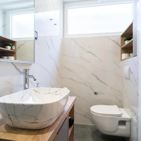 Seafront Sunset Studio&rooms 아파트 *