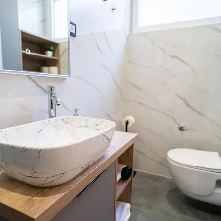 Апартаменти Seafront Sunset Studio&rooms Задар