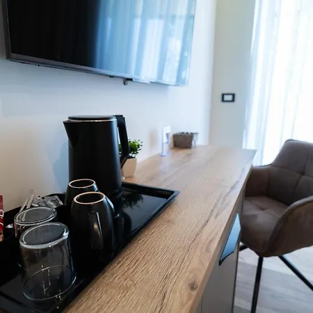 Seafront Sunset Studio&rooms 아파트 자다르