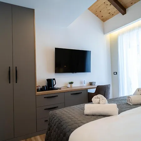 Seafront Sunset Studio&rooms Апартаменти Задар