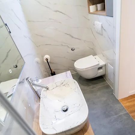 아파트 Seafront Sunset Studio&rooms 자다르