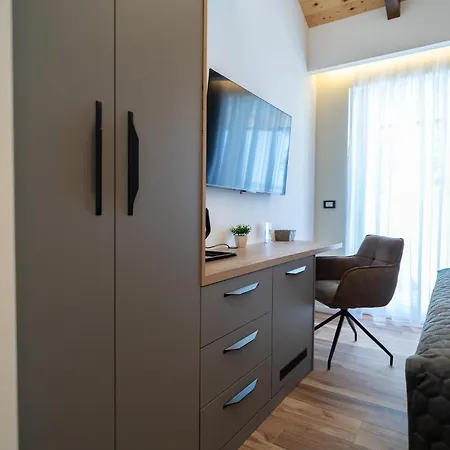 Seafront Sunset Studio&rooms 자다르