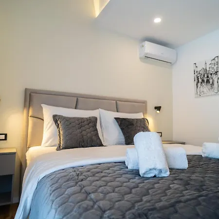 Seafront Sunset Studio&rooms Апартаменти *