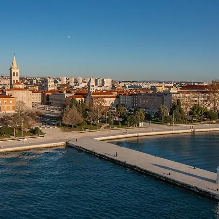 Seafront Sunset Studio&rooms 자다르